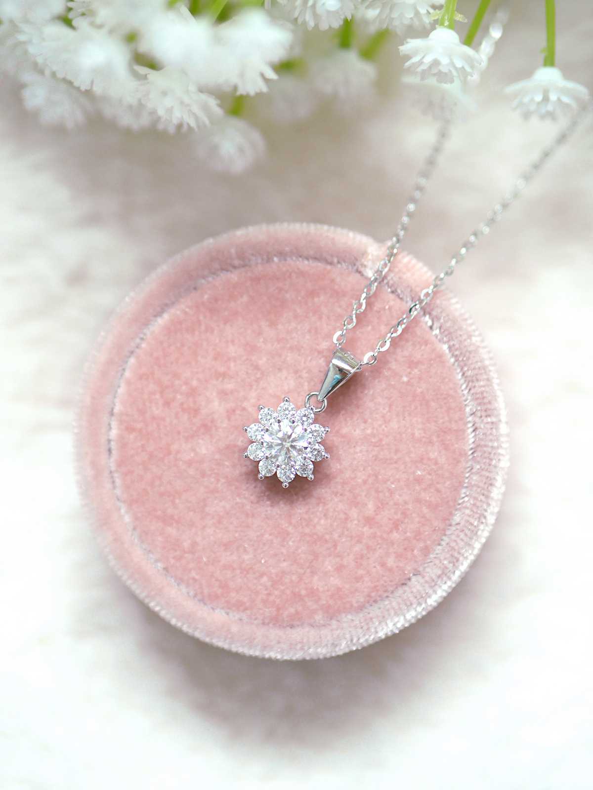 Bella Daisy Moissanite Pendant